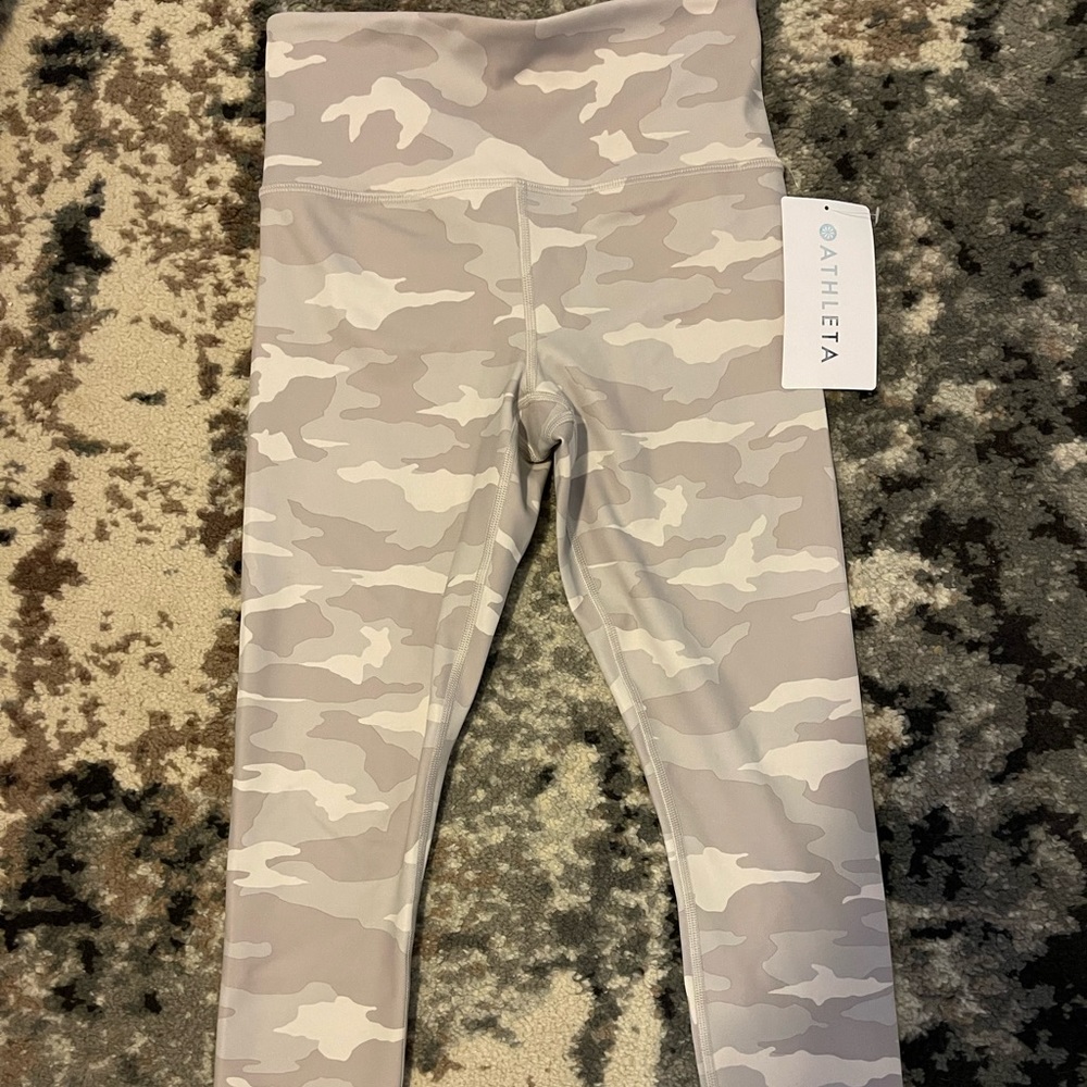 Athleta Elation Camo 7/8 Tight. NWT. Grey Camo print, size XS